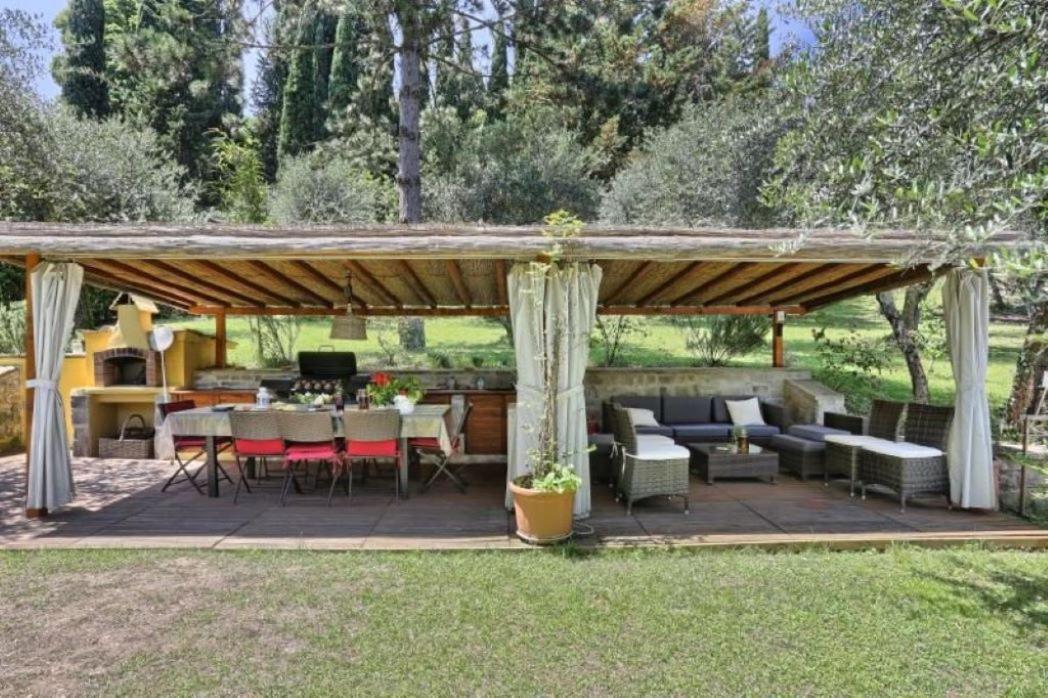 Villa in Private Estate,shared Pool,parking,3km to Ponte Vecchio Florencia Exterior foto