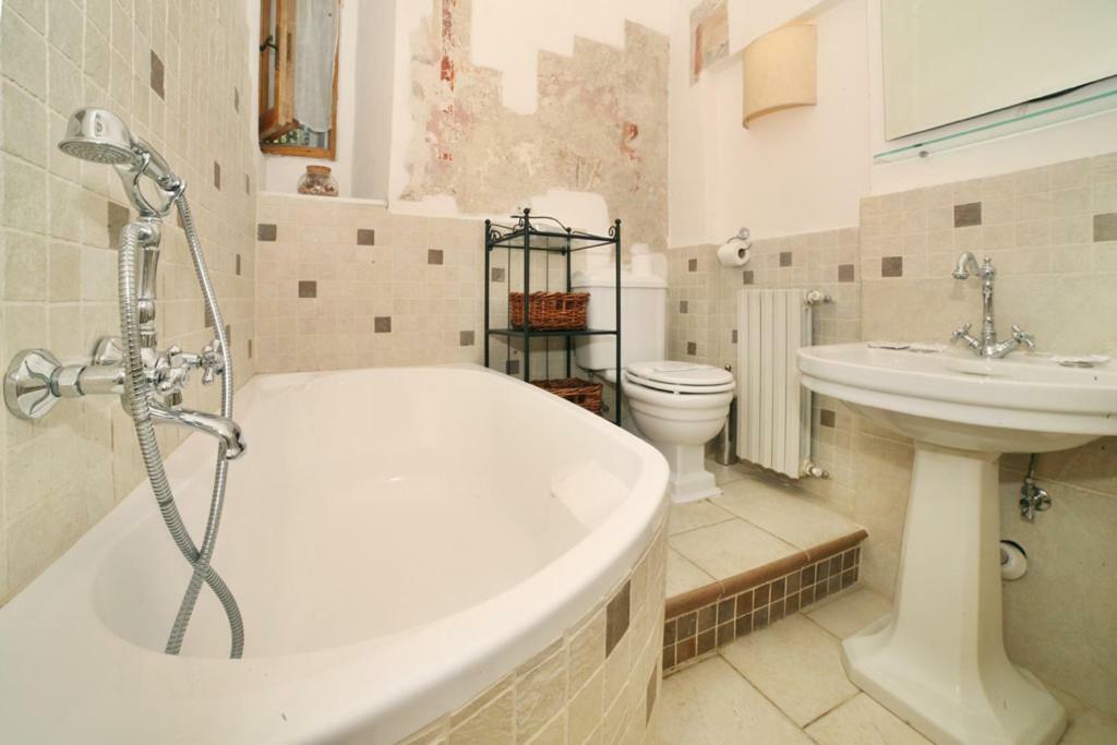 Villa in Private Estate,shared Pool,parking,3km to Ponte Vecchio Florencia Exterior foto